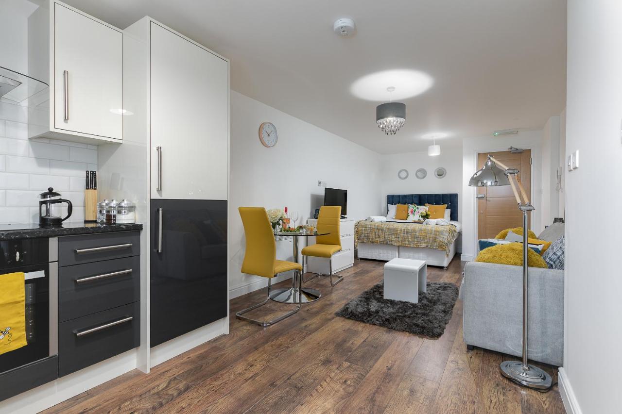 Kvm - City Apartments - Contractors - Town Centre By Kvm Stays Питерборо Екстериор снимка