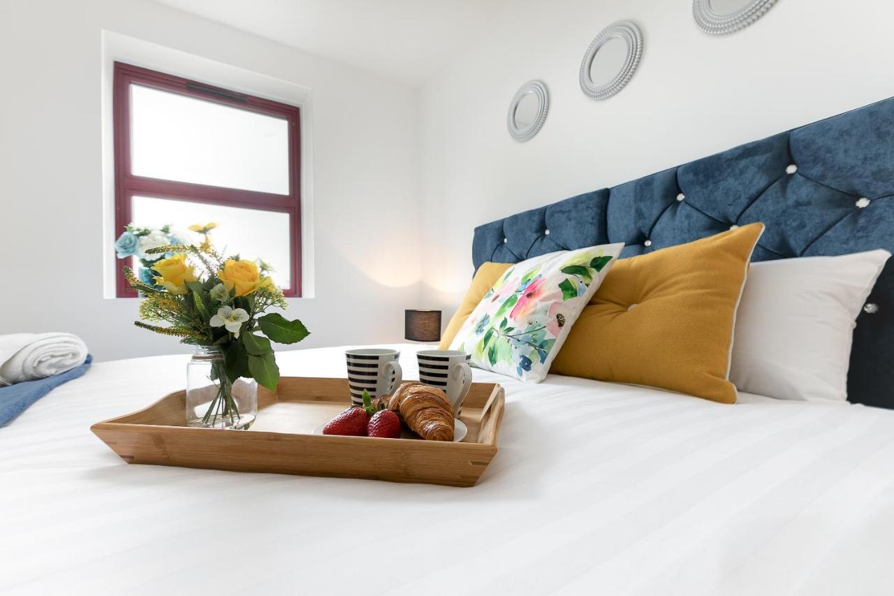 Kvm - City Apartments - Contractors - Town Centre By Kvm Stays Питерборо Екстериор снимка