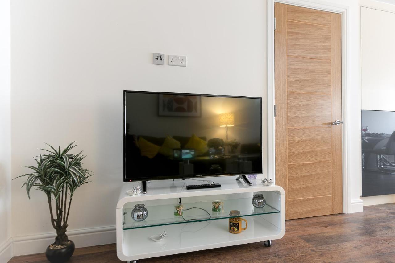 Kvm - City Apartments - Contractors - Town Centre By Kvm Stays Питерборо Екстериор снимка