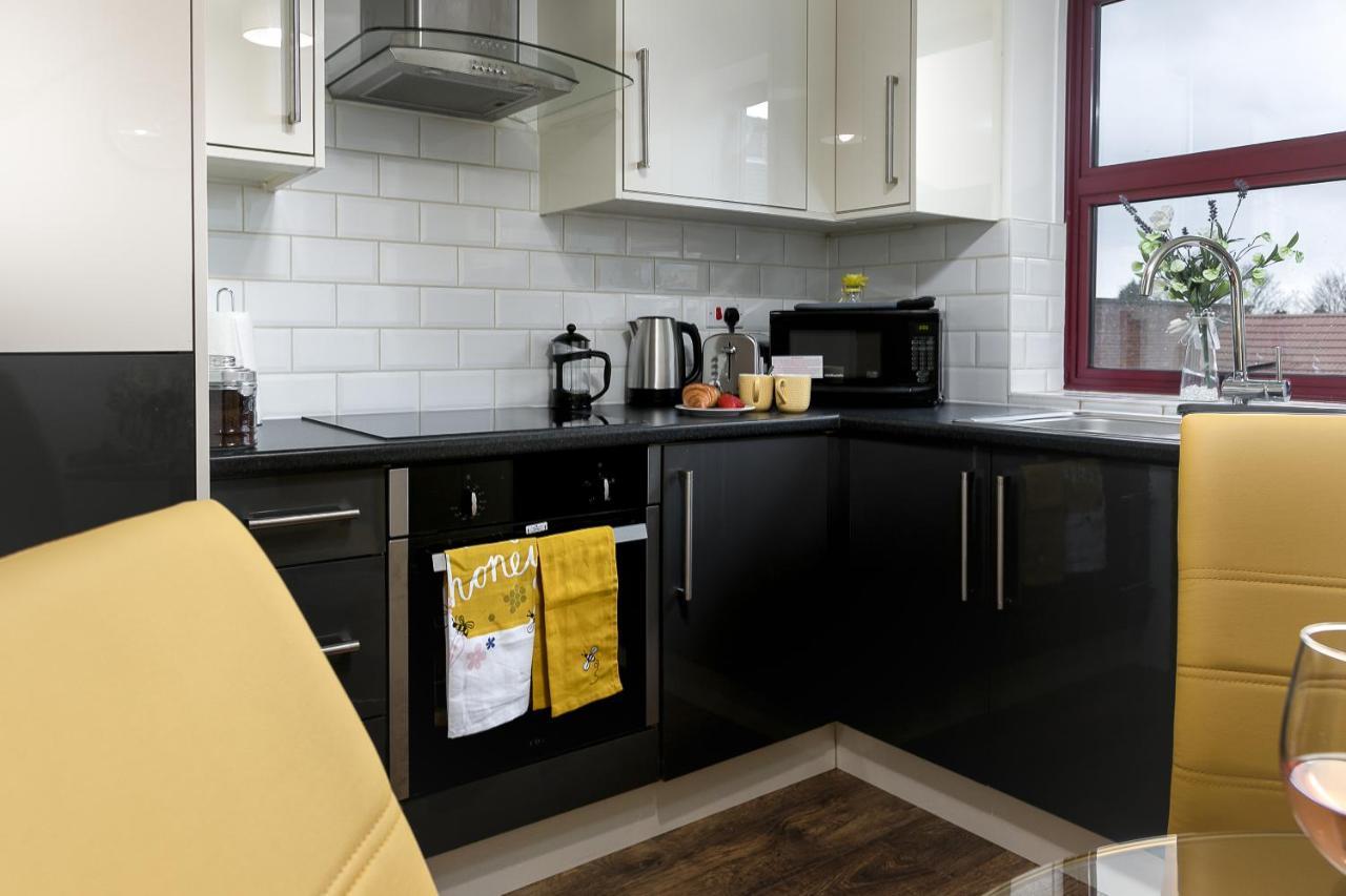 Kvm - City Apartments - Contractors - Town Centre By Kvm Stays Питерборо Екстериор снимка