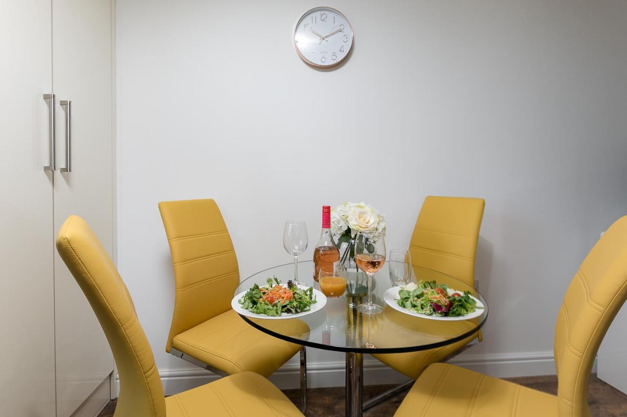 Kvm - City Apartments - Contractors - Town Centre By Kvm Stays Питерборо Екстериор снимка