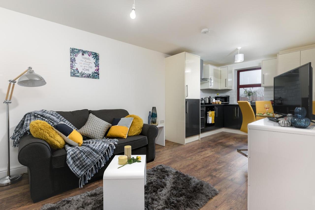 Kvm - City Apartments - Contractors - Town Centre By Kvm Stays Питерборо Екстериор снимка