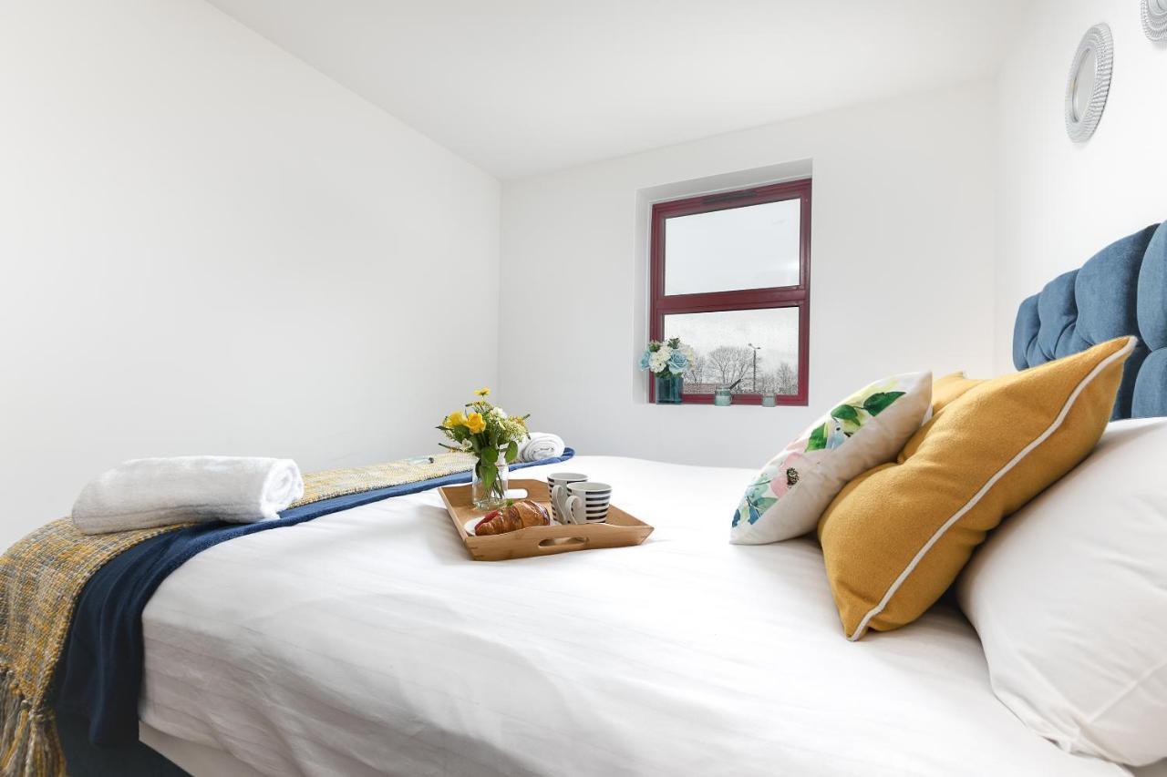Kvm - City Apartments - Contractors - Town Centre By Kvm Stays Питерборо Екстериор снимка