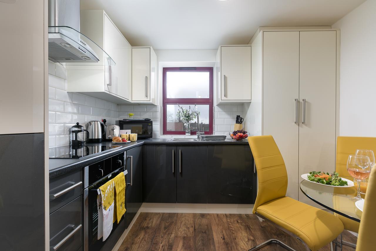 Kvm - City Apartments - Contractors - Town Centre By Kvm Stays Питерборо Екстериор снимка