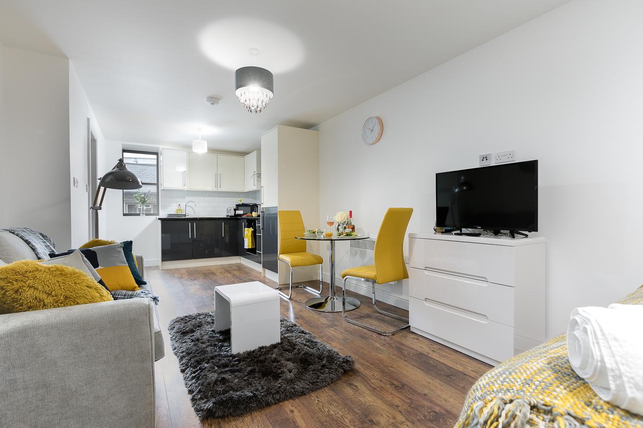 Kvm - City Apartments - Contractors - Town Centre By Kvm Stays Питерборо Екстериор снимка