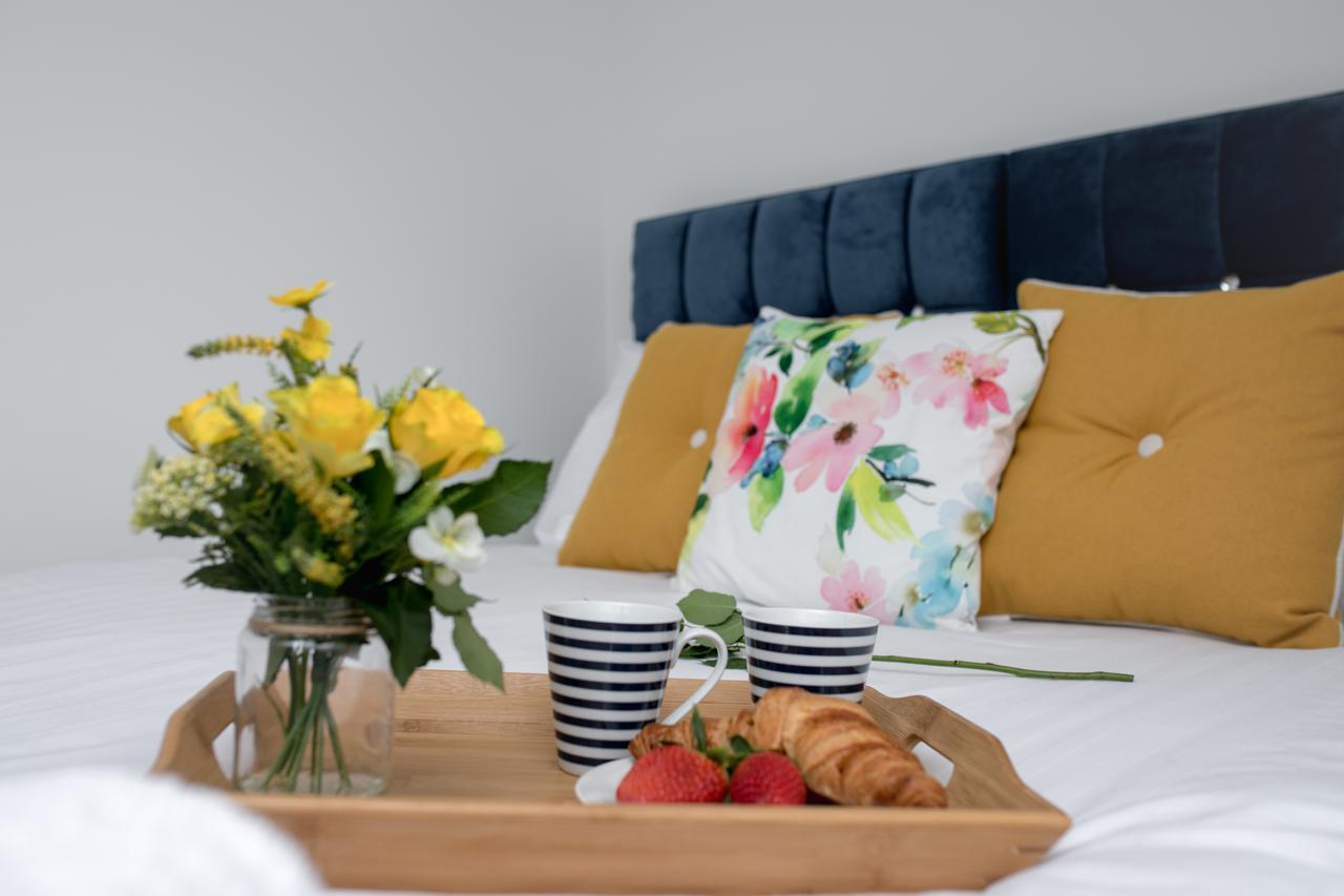 Kvm - City Apartments - Contractors - Town Centre By Kvm Stays Питерборо Екстериор снимка