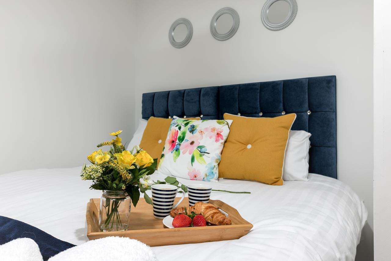 Kvm - City Apartments - Contractors - Town Centre By Kvm Stays Питерборо Екстериор снимка