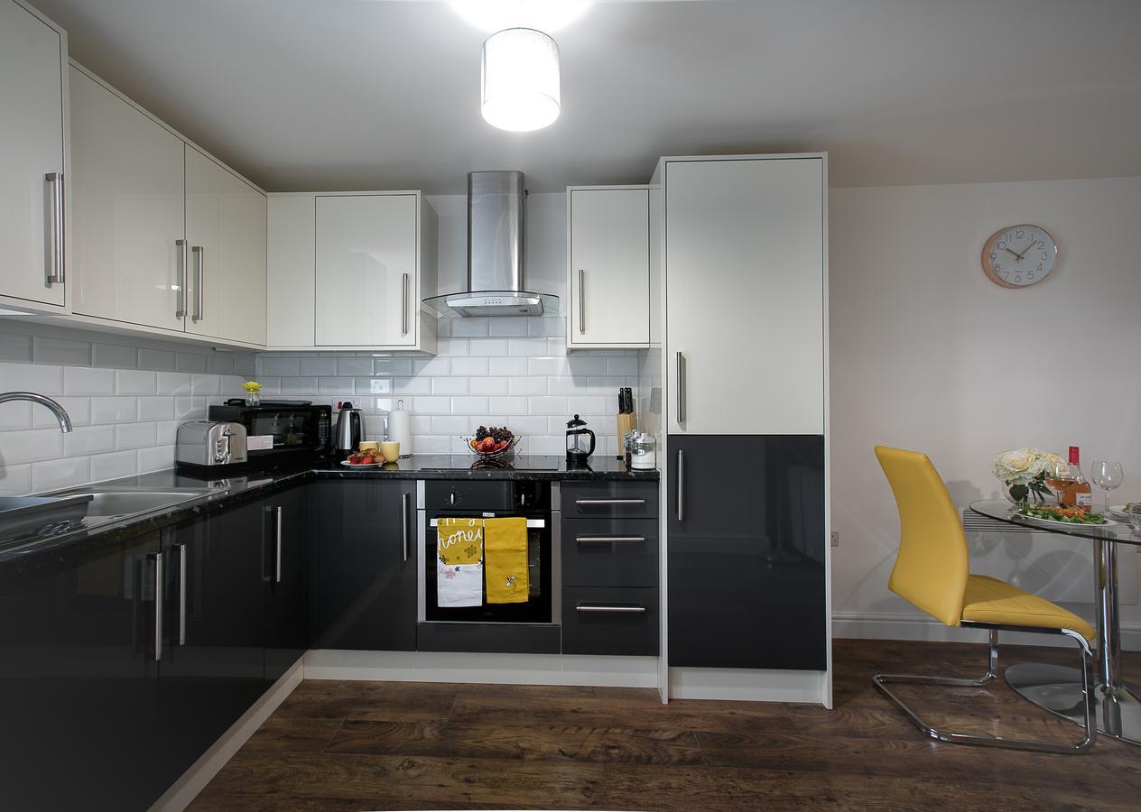 Kvm - City Apartments - Contractors - Town Centre By Kvm Stays Питерборо Екстериор снимка