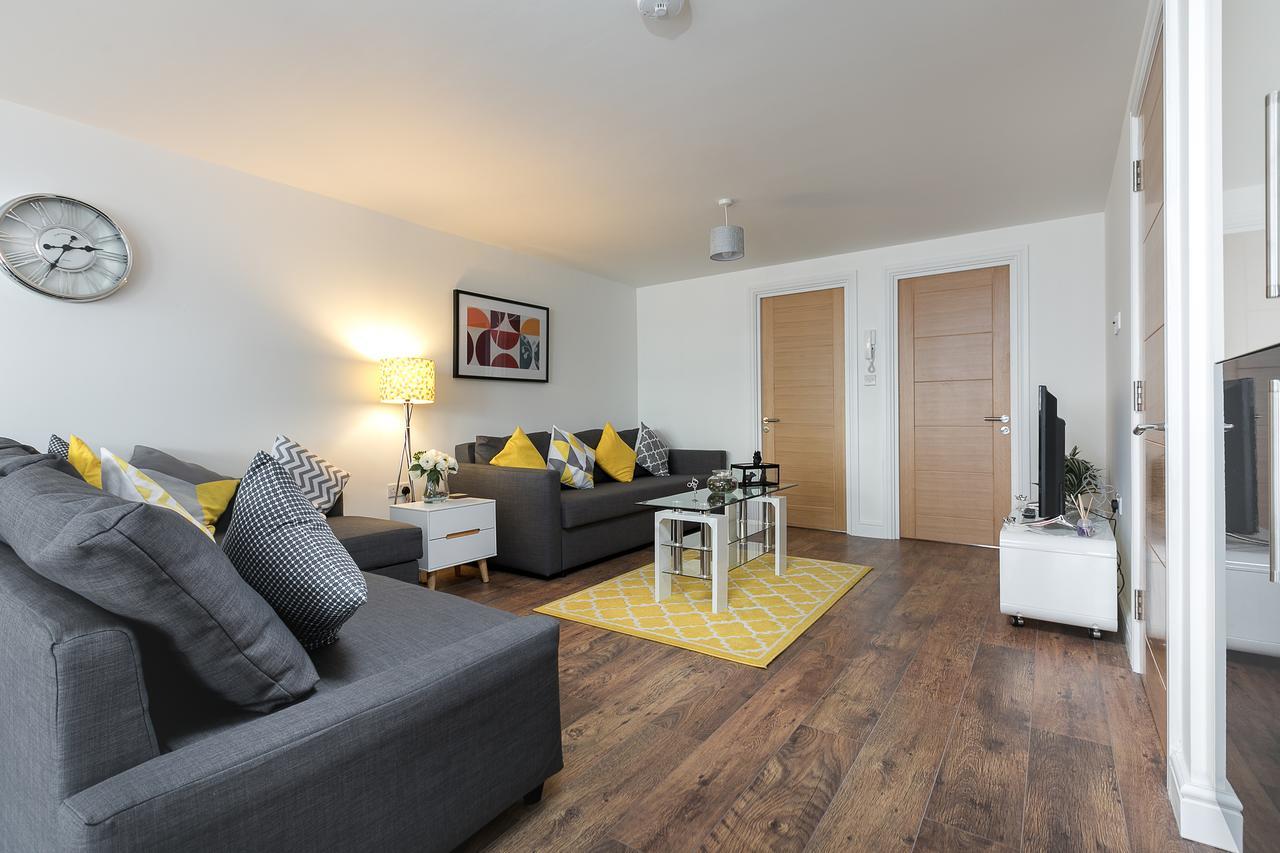 Kvm - City Apartments - Contractors - Town Centre By Kvm Stays Питерборо Екстериор снимка